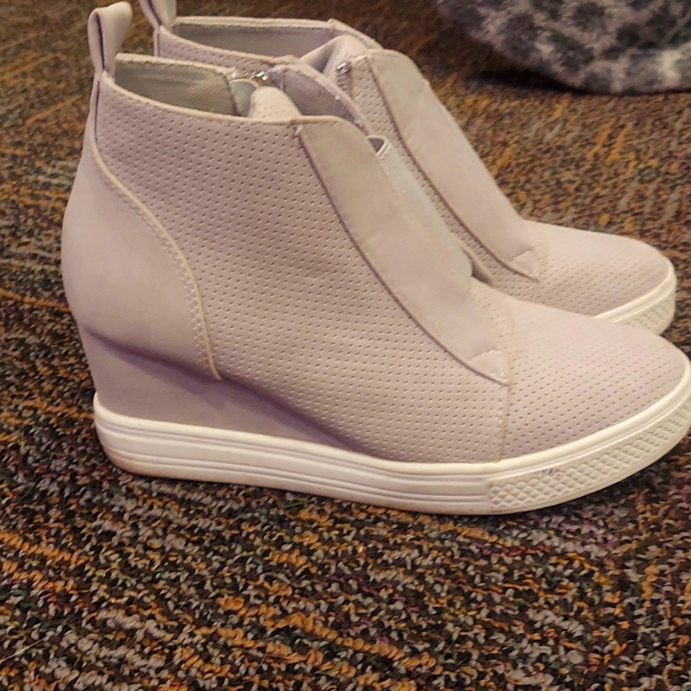 Grey cute he'll boots
